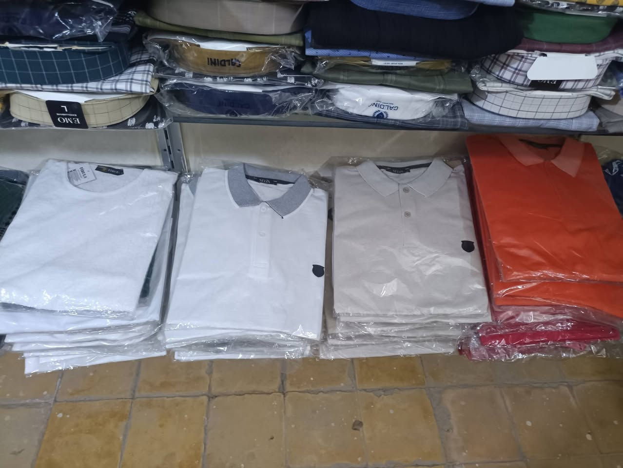 للبيع ملابس رجاليه تصفية محل قميص مع تيشيرت و كابوي+مع بنطرون قماش شلع للبيع للاتصال على الرقم ***********

