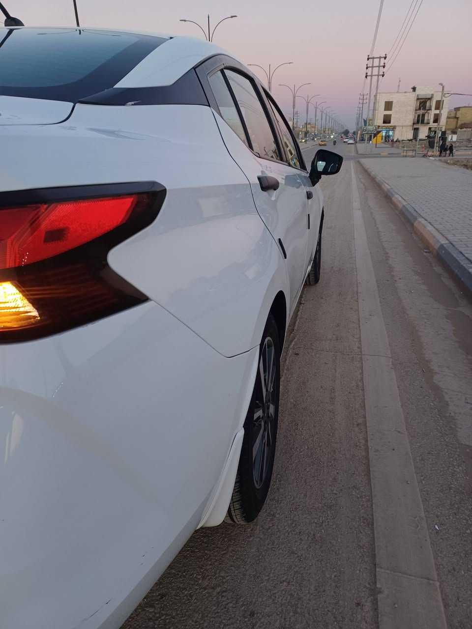 السلام عليكم
للبيع نيسان فيرسا 
2023 
لون ابيض
المواصفات 
تحديد مسار 
شاشتين 
شاشه دشبول
شاشه عطل 
رادر امامي 
رادر خلفي
كامره خلفيه
كورس سرعه 
8ايرباك 
مانع انزلاق 
مانع انحدار 
حادثها الجاملغ امامي  واشويه من البنيد  
السعر ١٢٥$
اذا شراي بيك خير وتدلل
العنون كوت مركز مدينه
رقم الواتساب:***********
رقم الهاتف:***********
