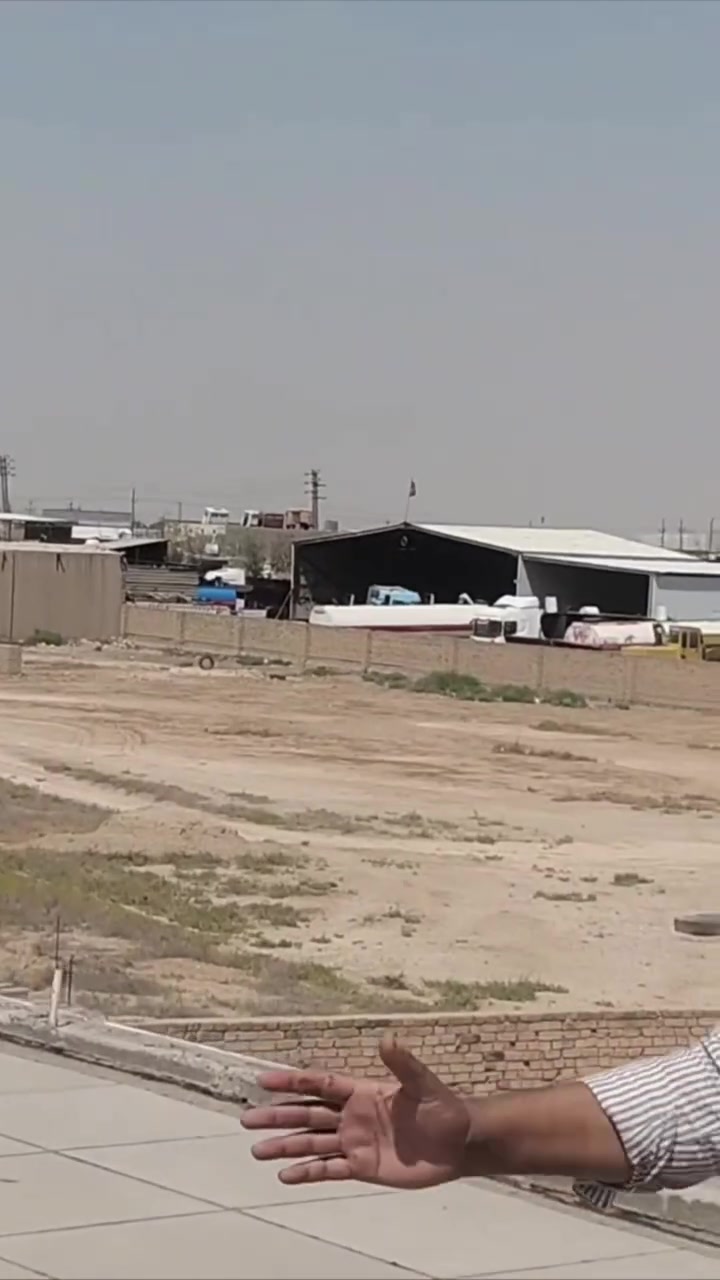 ☀️ مشروع جديد لـ "مكتب وادي الرافدين" في جرف النداف ☀️

​لأن الطاقة الشمسية هي الاستثمار الأضمن للمستقبل، صممنا ونفذنا منظومة متكاملة وذكية في بغداد - منطقة جرف النداف، تميزت بقابليتها العالية للتطوير المستقبلي لتلبية كافة الاحتياجات.

​📊 مواصفات المنظومة الحالية والمستقبلية:

​القدرة الحالية: 15 أمبير (8 كيلو واط هايبرد).

​القدرة المستقبلية: قابلة للتطوير بكل سهولة لتصل إلى 30 أمبير.

​البطارية: بطارية توبسن (Topsun) بسعة 16 كيلو واط (Lithium LV) تمنحك حتى 8000 دورة شحن (عمر افتراضي طويل جداً).

​الألواح الشمسية: ألواح لونجي (Longi X10) بقدرة 645 واط الكفاءة الأعلى في السوق.

​💡 نصيحة مهندس: اختيار المواد بشكل صحيح هو الأساس؛ وهو الذي يحدد سعر المنظومة. يمكنك دائماً بناء منظومة بأي سعر، لكن المواد ذات الجودة العالية والضمان الحقيقي هي الحل الأمثل لأنها تضمن لك:

​ضمان حقيقي لمدة 5 سنوات.

​كفاءة تشغيلية ممتازة في الأجواء الحارة.

​عمر افتراضي أطول يحمي استثمارك.

​📍 موقعنا وتواصلكم معنا:

​تفضلوا بزيارتنا للاستشارة واختيار المنظومة الأنسب لبيوتكم أو مشاريعكم:

​العنوان: واسط - العزيزية - شارع الخليج - مقابل وارث مول 2 - قرب البوابة.

​للتواصل والاستفسار، يرجى الاتصال بنا مباشرة:

​المهندس ظاهر محسن مانع:

📞 ***********

📞 ***********

​المهندس قتيبة جاسم عبد الأمير:

📞 ***********

📞 ***********
