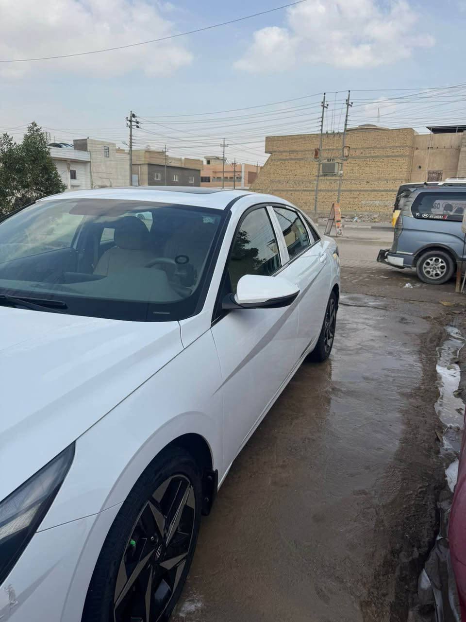 السلام عليكم 
النترا خليجي مديل 2023 اقصاد نضام كفيل نفس البيت الكفيل ماشيه 118 السياره مكفوله من الصبغ والضربه والبارد المكينه 1600 السياره جاهزه مابيهه نقص مكفوله مكينه كير حداده تخم تاير جاهزه السياره فول مواصفات فتحه بصمه والموصفات المعروفه مال النترا..
السعر :155 وبيها مجال قليل.
العنوان : بصره دور النفط..
رقم الهاتف : ‭..0771 673 6201‬ البصرة, العراق
