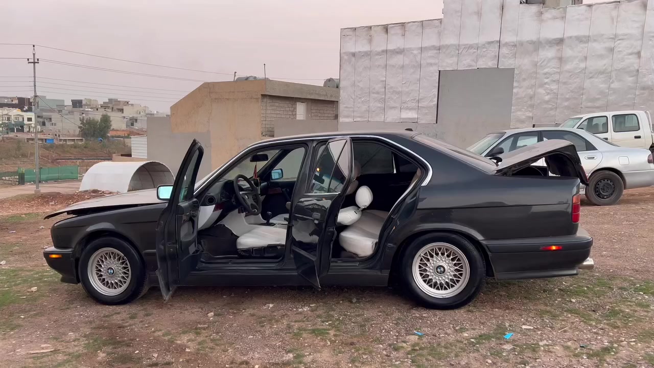 بوفروشتن
موديل 1991رةقةمو سةنةوي نوية بةناوي خومة هةزةي نوية 520 گيرعادي حيزام نية بةحيزام دةفروشم ليدراني چي كةمي هةية لاي سةكني فقد گيرو مةچينةي خاوينن هةموي بةشةرت سعري 56 مجال شوين ئاكري ***********
