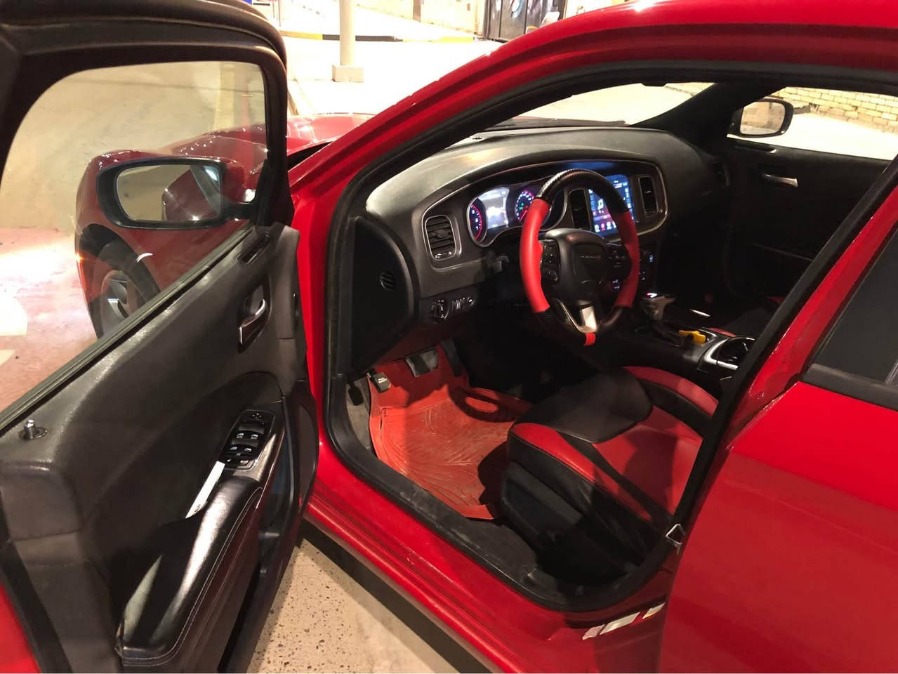 سلام عليكم /
كندي كفاله عامه فول موصفات جارجر للبيعه ٢٠١٧ / حمره رقم اربيل / هنا ضربته الداير الوره بي شبر صبخ بارد بل باب الوره السعر 220$ بيه مجال قليل 
*********** البصرة, العراق
