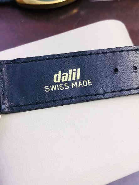 ساعة دليل المسلم ( DALIL) اوتماتيك 
سويسري اصلي انتاج الثمانينات 
تغليف ذهب - بوصله لاتجاه القبلة 
لوك غير مستعملة  
للاتصال ***********
