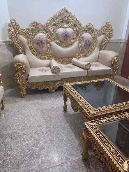 يا الله 
تخم ملكي رئاسي ضخم كلش جديد ونضيف مابي أي ضرر مااخذينه ب 1.350 مامستخدم هواي كلش جديد ويا كوشات وطبلات 6قطع 10 مقاعد السعر800وبيه مجال قليل الموشراي لايكسر بحلال العالم العنوان ناصريه حي اور ***********
