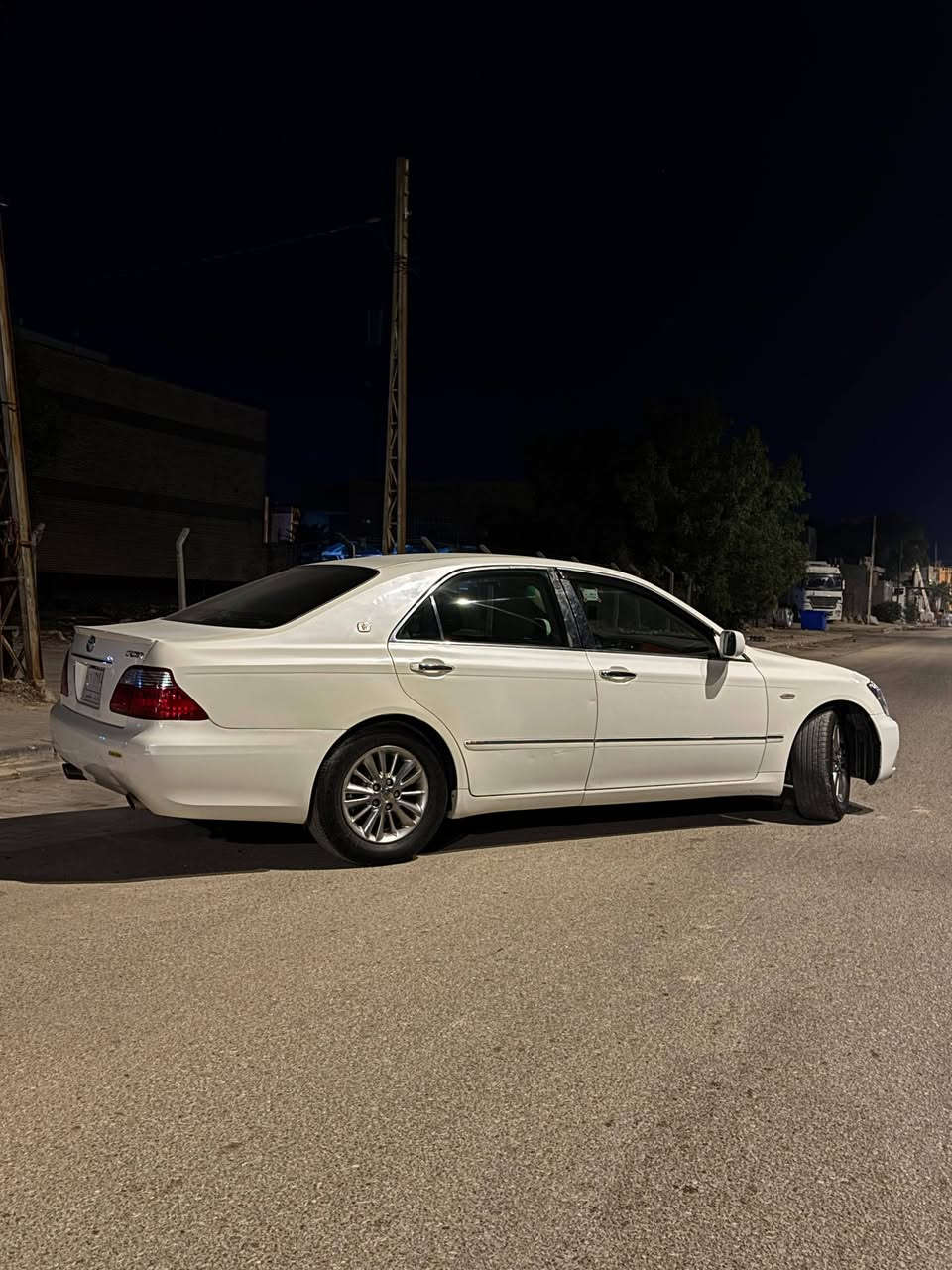 هاي الحلوة موديل 2003 اصل
مدفوع گمرك وضريبة باقي فلوس رقم بس 
بأسم شخص واحد تريد وكالة تريد بصمة 
كفالة من الگص والعيب الشرعي بس 
بيها ضربة بالجنطة 
مواصفاتها عادية 
تحويرة نجف فوك وجوة 
تخم تاير 
غرفة جديدة كلش 
مكانها بالنجف 
سعرها بدون عملة قفل ١٠٨
***********
