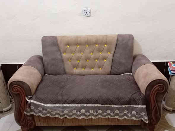 السلام عليكم تخم للبيع ١٠ مقاعد كامل نظيف مثل ما موضح بل صور السعر ٥٠٠ العنوان بعقوبة تقاطع القدس دور الزراعة للاستفسار الاتصال على الرقم ***********
