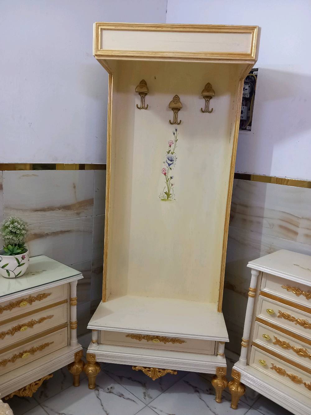 غرفة نوم زان مصري انتيكا للبيع نظيفة كلش ومابيها اضرار ودواخلها جديدة 6 بوب خاناتها كبار وتكمة غرفة كلش مرتبة ونظيفة سعرها مليون العنوان بغداد