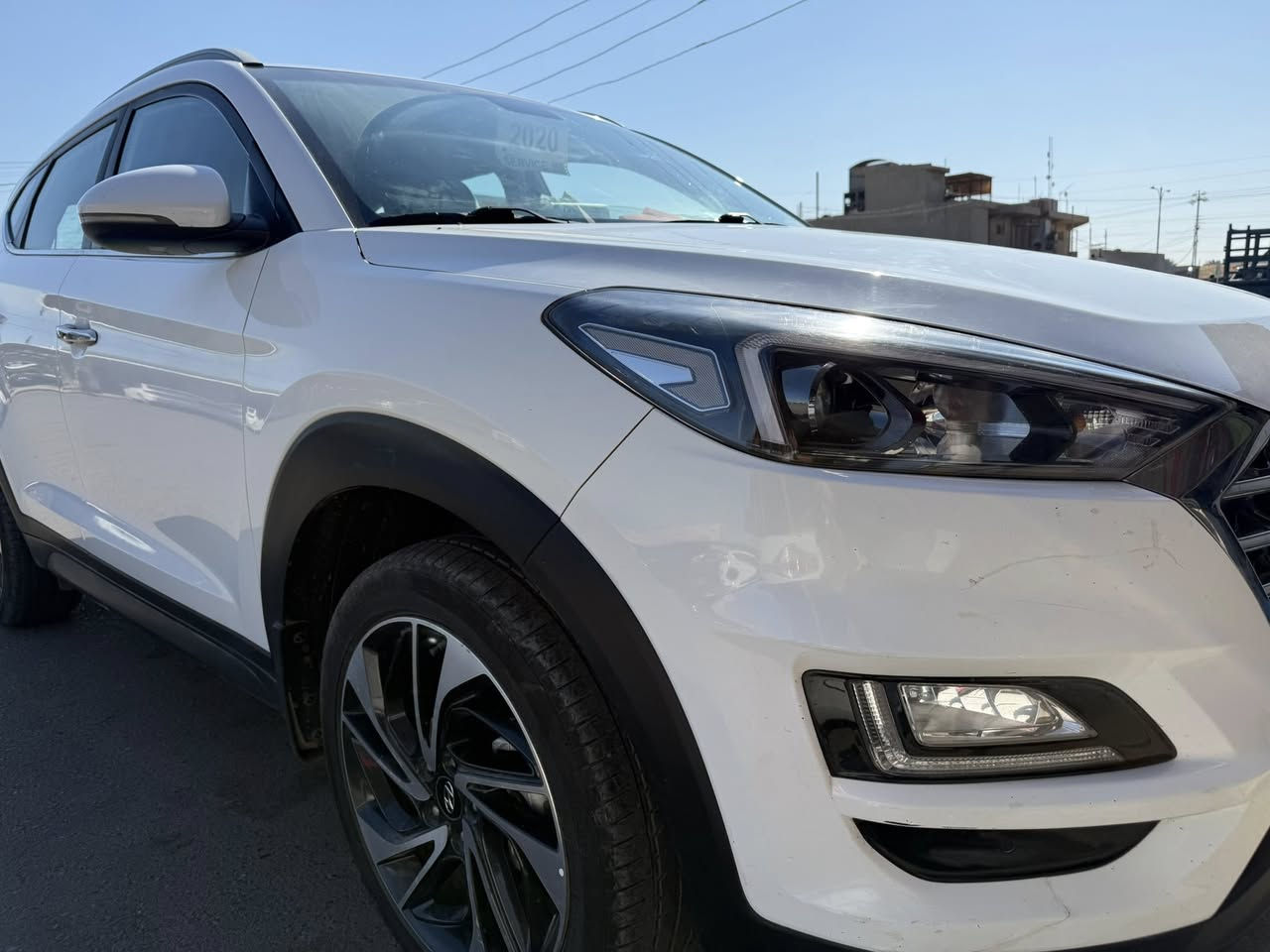 السلام عليكم
للبيع توسان 2020  وارد خليجي
 او مراوس موديل احدث 
سياره كلين ماعدا رصعه صغيره بمقدمه البنيد  
فول مواصفات عدا الفتحه 
بصمه اشاير بالمري
شاشه كامره خلفيه
سايد بريك باليد
حساسات اماميه خلفيه
ويل حجم19
بصمه دخول ذكي للابواب
سياره جاهزه من كلشي  رقمها سليمانيه 
ماشيه 148 الف
سعرها210 وبيها مجال 
للاستفسار اتصال على الرقم 
***********
