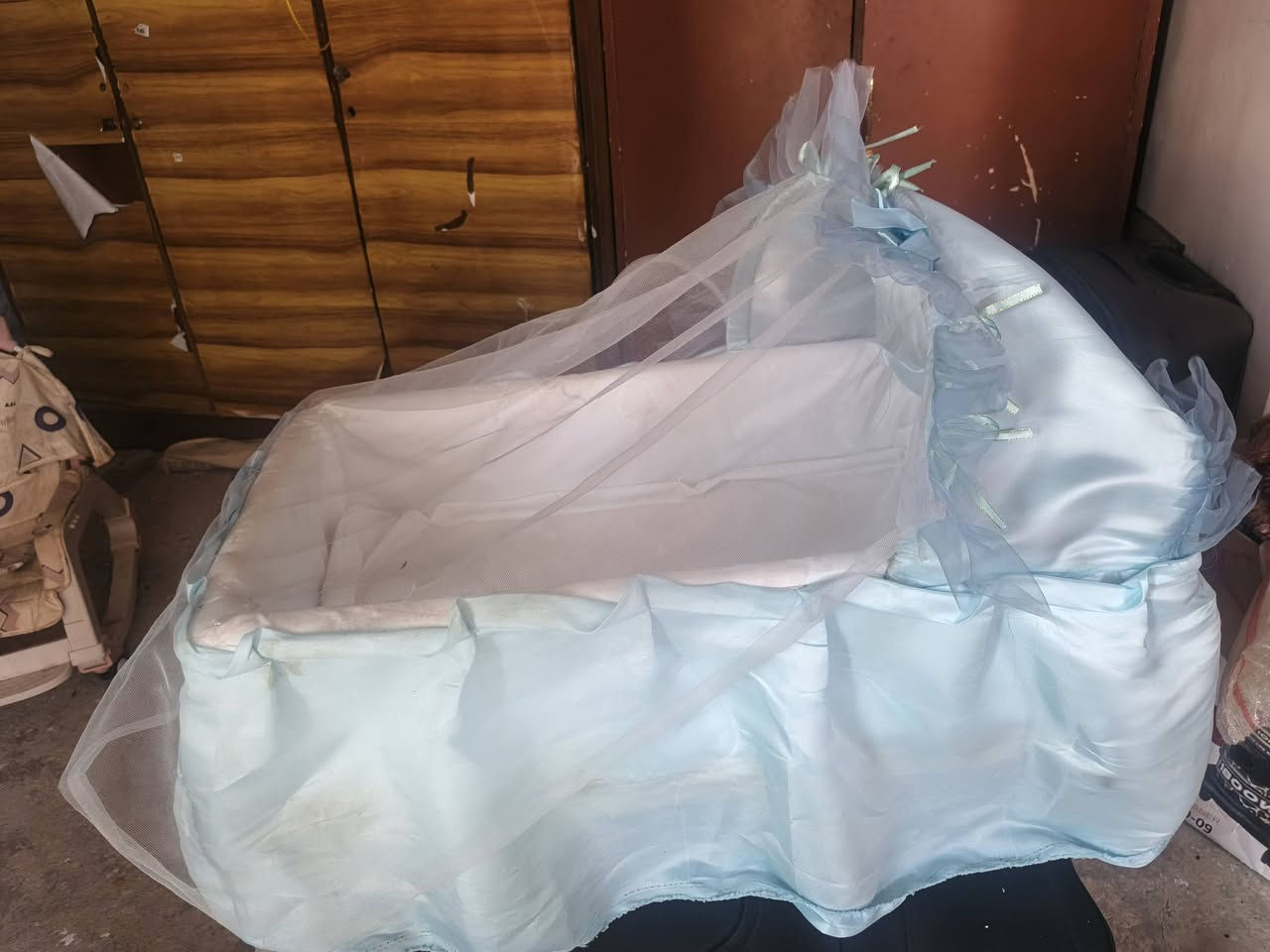 ميس طعام ٢٥ 
كرسي هزاز ١٠
جربايه طفل ١٥ 
سنك ٣٠
مبرده ٥٠ 
تنور ٤٠ 
مغسل عداد ٢ وحده ٢٠ 
مكان حمدانيه


**إذا كنت صاحب هذا الإعلان وتريد حذفه لأي سبب، رجاءا أرسل رسالة إلى الدعم الفني**