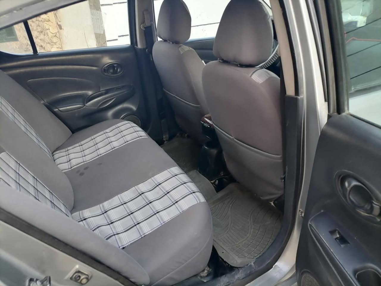 سلام عليكم للبيع نيسان فيرسا هندي موديل 12كير اوتو كير جديد محرك بي كازكيت رقم سنويه انكليزي جديد السعر 75وبيهه مجال اي استفسار***********
