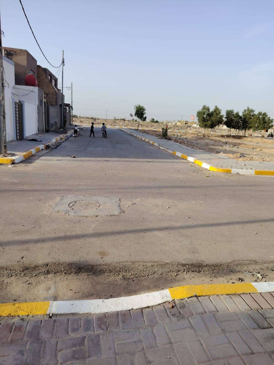 #عقار_للبيع
حي العسكري الأول نهاية شارع جامع الجوادين ع اليسار او خلف مدرسة رقية الابتدائية للبنات  
مساحة العقار ٢٥٢ م واجهة ١٣ونص
مقابل ساحة 
بناء طابقين كونكريت مسلح
الطابق الأول متكون من ( غرفتين + استقبال ٨ متر +مطبخ حار وبارد +صالة + مجمعين صحيات داخلية وخارجية+حديقة + كراج واسع ) 
الطابق الثاني متكون من ( غرفتين + صالة + مجمع صحيات + مخزن) 
البيت يحتوي ع سطحين
للأستفسار الاتصال على
*********** واتساب
***********
