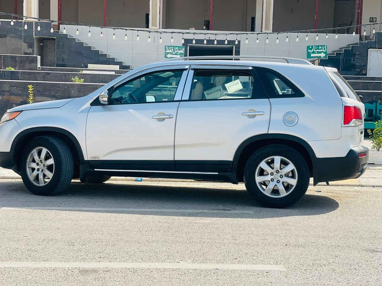 السلام عليكم
كيا سورنتو موديل 12 امريكي  رقم ديالى مشروع وطني شرط التحويل 3قطع صبغ  ماشيه 100 
مكينه 6 سلندر دوش  3500
7راكب  
تحكمات استريين جهتين. 
شاشه وكامره دواره 
فور ويل AWD   
تخم تاير صدر أمامي خلفي جديد للاستفسار الاتصال على الرقم ***********
السعر 138وبيه مجال
