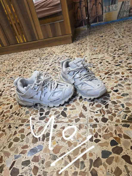 مرحبا اصدقائي بيع شلع فقط
قطع اصلية نظافة فول الفول بلنسياكا عدد ٢ اصليات كلهن قياساتهن  مكتوب ع الصور توصيل ماعندي مكاني شعب ***********  كلهن ب 125 قفل قفل
