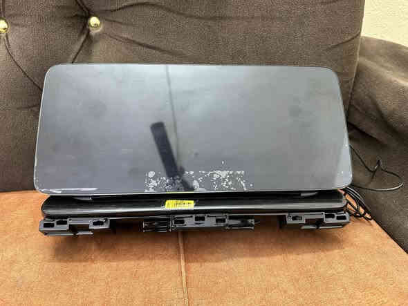 السلام عليكم شاشة سيارة فورتي للبيع السعر ١٣٠وبيها مجال قليل الشراي يتصل *********** المكان بغداد الحرية
