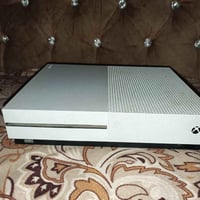 للبيع اكس بوكس ون اس فول نضافه اثنيهن واحد تيره ويا ٣ يدات للتواصل 077...