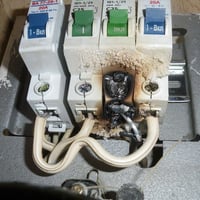 السلام وعليكم كهربائي متجول ترتيب بوردات تاسيس بيوت محلات كله شقل حديث...