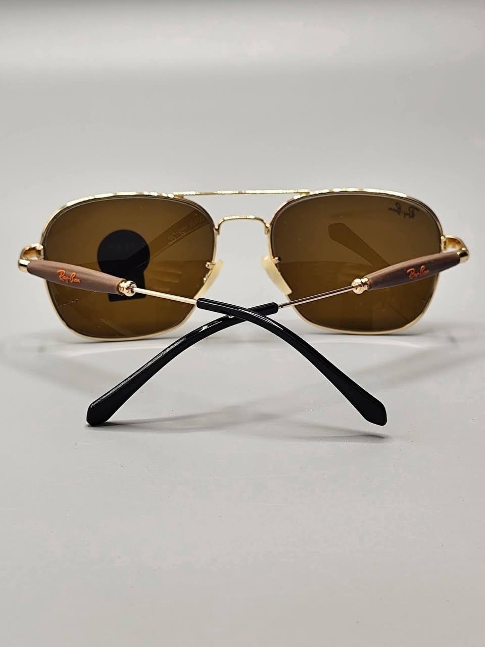 رايبان تمثل الجمال والتميز
عدسه زجاج سميك لون بني 
عدسه UV حمايه من الاشعات الضارة للعين
النضاره كجول ورسي
رياضي وعسكري
قياس 58
مختمه بل كامل بدن وعدسه
تأتي مع علبه حافظه للماركه كاملة المرفقات
كوالتي فول الفول

السعر 30 الف
 التوصيل مجاني لجميع محافظات العراق 

للحجز مراسلة الحساب ( ترسب رقمك وعنوانك الكامل)

اضغط لمتابعة الصفحه ليصلك كل ما هو جديد ومميز
من (انس براند للاناقه العامه) متجر الاقتناء والهدايا الفخمه


**إذا كنت صاحب هذا الإعلان وتريد حذفه لأي سبب، رجاءا أرسل رسالة إلى الدعم الفني**