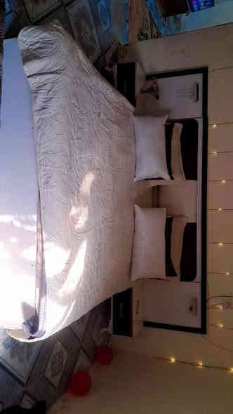 السلام عليكم غرفه نوم تركيه مستخدمه قليل اخذته 550اريده 275قفل مابيه مجال لئن محتاجه فلوسه ضروري وبعده جديده بس الشراي يجي خاص
