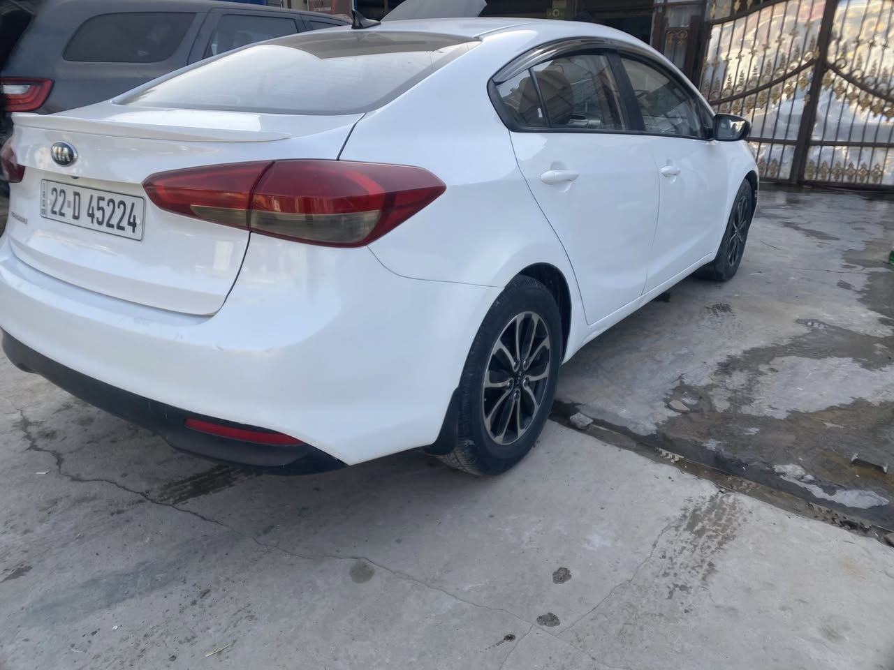 للبيع سيراتو 2017 خليجي صار بيها رش صبغ اثر شخط بل صفحه عكس السايق بدون اي دواخل 
محرك 1600كير ومحرك مكفولات
سياره جاهزه 
وهزه جديده
تحويل مباشر بسم عربي
مكان سياره بغداد الدوره
السعر 113وبيها مجال***********
