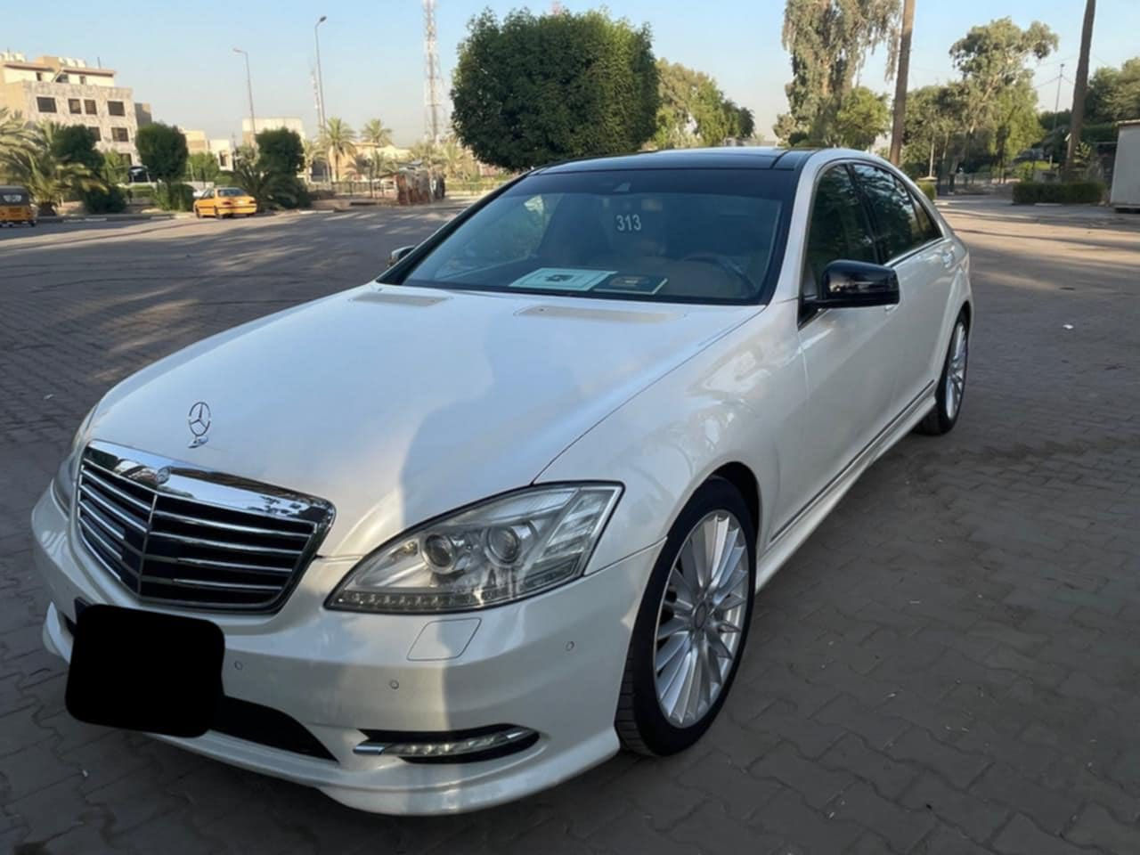 Mercedes Benz S class 
السيارة وارد خليجي استيراد شركة باجگير   S 350 
موديل 2011
عداد الكيلو متر 175الف حقيقي 
كير مكينة صدر كهربائيات كفالة بيهة مكانين صبغ كد شبر
ويل كب 19 تو سايز AMG مع طخم اطارات انتاج 25 
مواصفات السيارة معروفة
السعر 265 ورقة للبيع او مراوس حسب القناعة
للاستفسار الاتصال ع الرقم ***********
