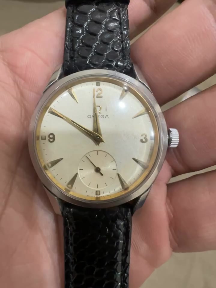 السلام عليكم اومكا ١٩٥٠ قطر٣٧
قطر ٣٧ 
تكويك
سنتر ثواني منفصل
دكمة مستبدلة بك اصلي 

ماكنة مميزة. 
٤٢٥$ 
***********
