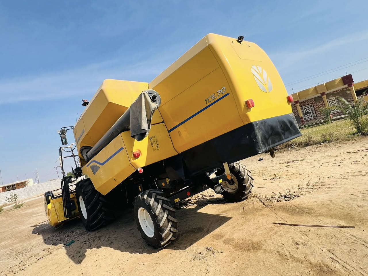 للبيع حاصده نيو هولند موديل 2025رقم اربيل
مواصفات 5بلم دبل درام تاير حرفش فول مواصفات بم ونوزل 
غربيل كهربائي مشتغله 400ساعه نضافه 100‎%‎
للأستفسار على الرقم ***********
***********
