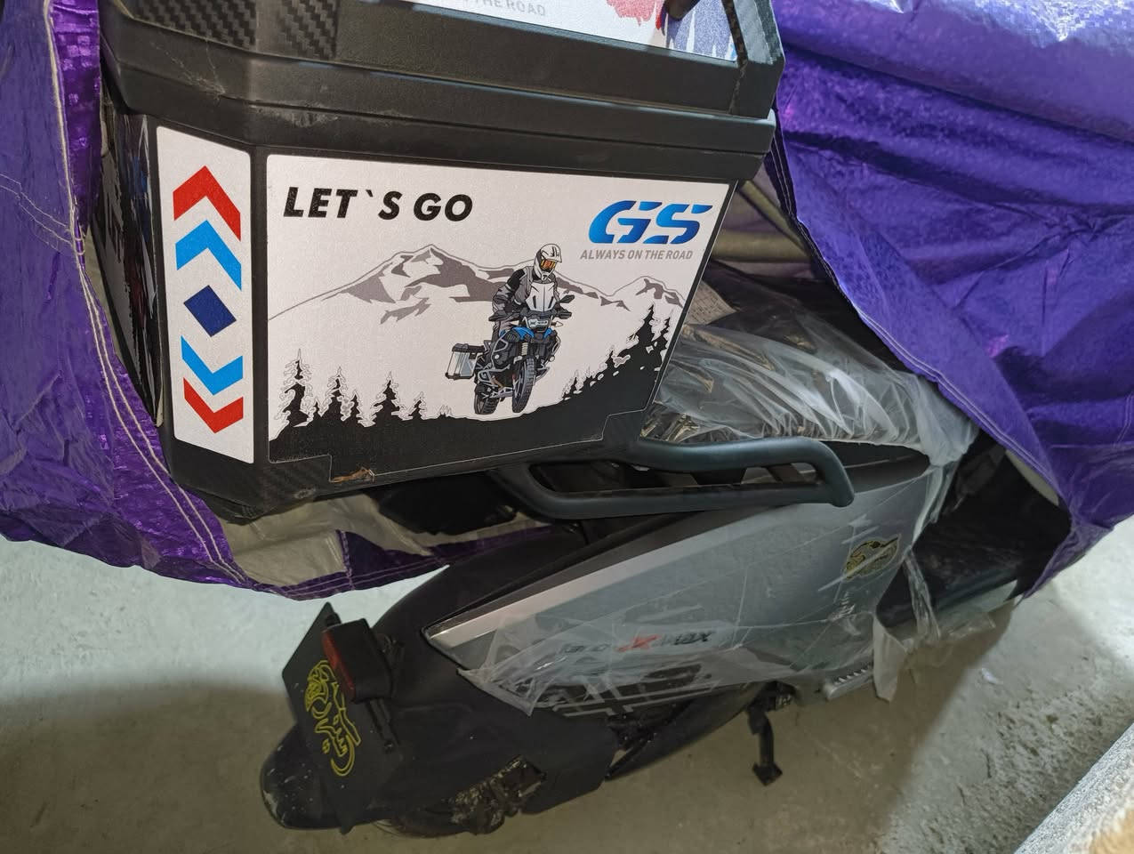 دراجة ليو جديدة بالباكيت مامفتوحة وماماشية كيلو تجي تفحص اذا ماشية ربع  كيلو تاخذها بنص سعرها للبيع مستعجل مكان التواجد في بابل للاستفسار على الواتساب فقط ***********
