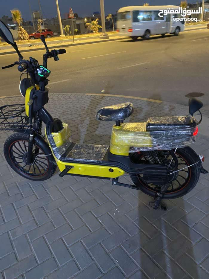 دراجه شحن نوع HS الدراجه نضيفه كلشي مابيها ماصارلي كم يوم من بدلت البطاريات خمس بطاريات استعملها بس للدوام وارجع الدراجه ما متعوبه العنوان البصره الحيانيه السعر250 واتساب ***********
