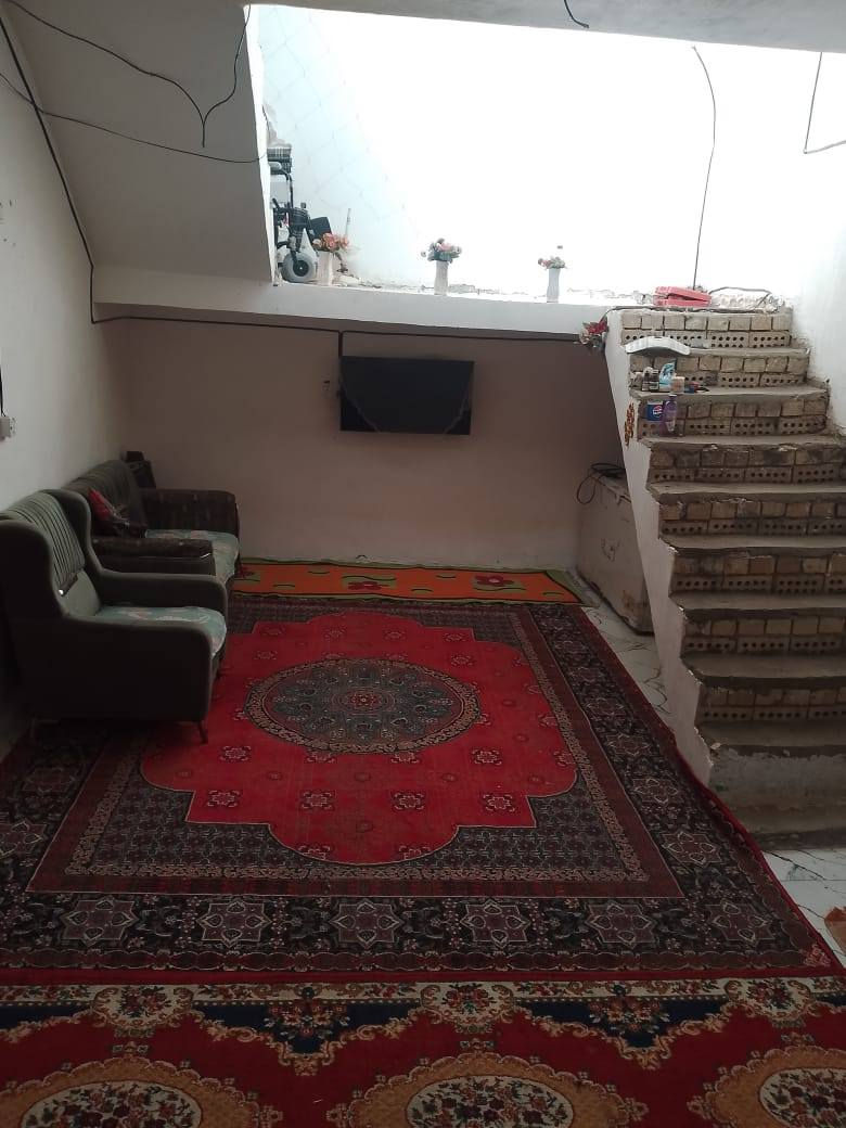 سلام عليكم من رخصت الدمن بيت لبيع المساحه  200متر البيت  زراعي سند 35يتكون البيت من ستقبال  وغرفتين وصاله ومطبخ وكراج سياره وحديقه وصحيات  البيت جديد صاله شهرين من كمل العلوان بغداد بل باويه يم قريت عبد العوده يم ومضخه مال مي بشارع بيت حطاب عرض الشارع 10متار  سبيس الشارع السعر 40وبي مجال بصيط الرقم ***********متواجد عله واساب  الخط متوقف  ومتواجد عله الفيس المو شراي لا يتعبني وتعبه
