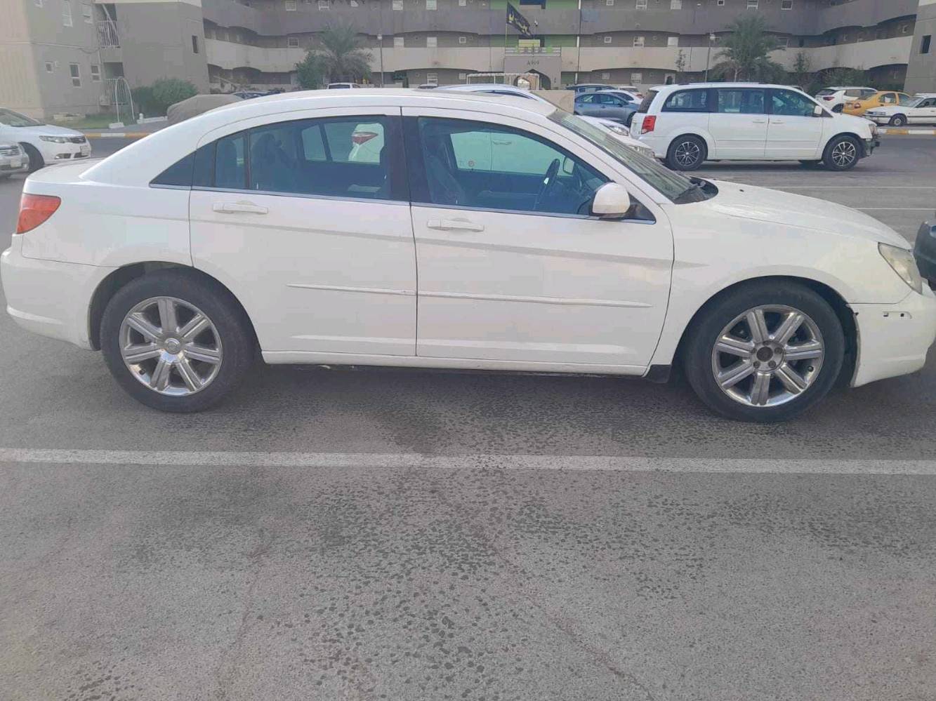 تفاصيل السيارة:  سيارة  C200 كرايسلر سبرينغ موديل 2010
مواصفات السيارة:  فتحة سقف تحكمات ستيرن محرك 6 سليندر 3500 گير اوتوماتيك 
بيها طخطخات بس مواصلة للدواخل والسيارة بيها
تلحيظات + الرقم الماني  
الللون ابيض بي جراد 

للاستفسار:  ***********،  ***********بي واتساب