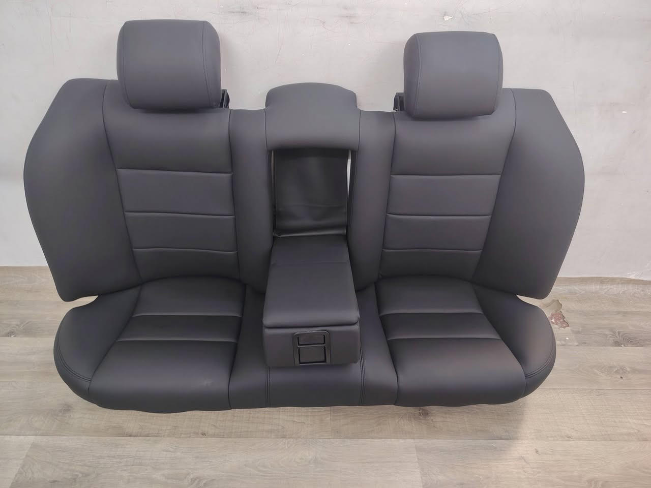 السلام عليكم للبيع كشنات BMW700 بدي قديم ميكانيكي جلد وعمل درجة أولى السعر 400 الف مكاني بغداد الحرية ***********
