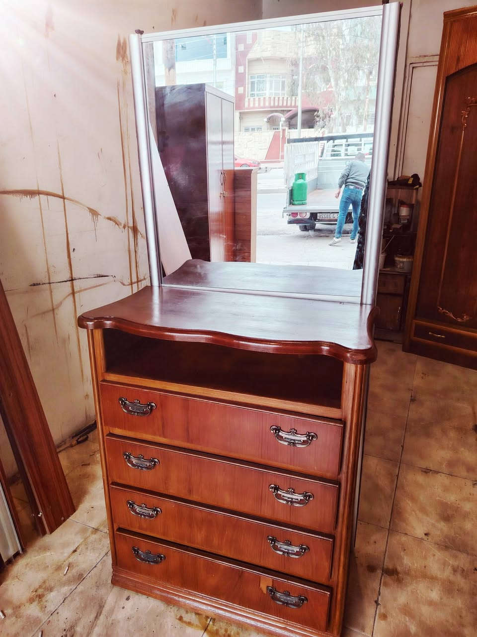 @للبيع ✅
عرض خاص بس 65 الف🆕
توفر لدينا من جديد ميز تواليت جكامج شغل درجه اولى توصي🌏🌺
للاستفسار وتساب *********** مباشر ***********
ومستعدون لشراء الغرف النوم المستعمله و الكناتير
