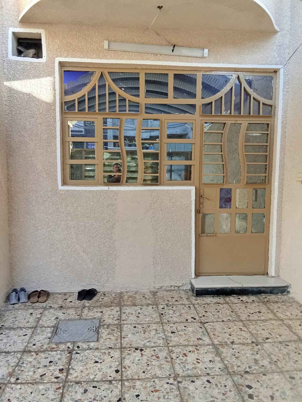 السلام عليكم بيت 🏡 ١٥٠م للبيع في البلديات٩نيسان الأسمنت طابقين موقع ممتاز قريب جدا علا نادي الصناعه للاستفسار مكتب الشمس 🌞 للعقار ***********
