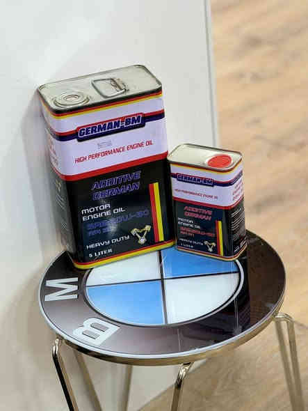 #شركة_الامير_للزيوت تقدم لكم كل شيء مميز ✨
[ جيرمن بي ام -  GERMAN 🇩🇪 BM ]
قياس [ 70 /50 / 20*50] معدني واحد التر 1
و5 التر 
الاصلي اماراتي بمضافات وامتيازات ألمانيه 🇩🇪 🇩🇪  💯/💯
فهو زيت محرك ممتاز مصنع خصيصاً لتوفير الاداء والطاقة للمحركات المتطورة حيث تجمع تشكيلة منتج SN الجديد كليا لـ " جيرمن بي ام " الزيوت الأساسية المتوافقة مع إضافات الأداء العالي ومحسن مؤشر اللزوجة لتلبية المطالب المتزايدة لتقنية محركات سيارات اليوم.
 وتمنع زيوت التشحيم التي تم تصميمها لتلبية معايير API SN الجديدة من حدوث LSPI وتحمي سلسلة التوقيت من التآكل ومقاومة الأكسدة في درجة حرارة عالية والقدرة على تحمل الجهد العالي
وترتبط المنظفات المحسنة بالأسطح المعدنية للمساعدة في منع تكوين الودائع وبذلك يساعد على الحفاظ على نظافة المحرك.🔥
ديره لسيارتك وخلي راسك بارد 😉💯💙👌
#الاصلي يمنه وبسس 👍
#سلامة_محركاتكم_تهمنا ❤❤
#الموزع_الرئيسي و #الوكيل_الحصري في العراق #شركة_الامير_للزيوت
بأدارة مـيثـم الـربـيـعـي
للأستفسار الاتصال ع الرقم : ( *********** ) حصراً
العنوان : بغداد / السنك
@الجميع
@متابعين
