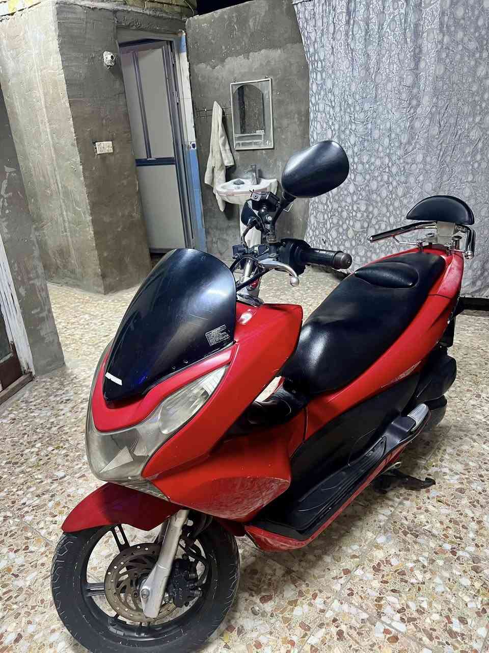 سلام عليكم دراجه bcx150cc جيل الاول دراجه جديده مكينه مكفوله ما مفتوح برغي جيب فيتر وتعال وكفرات بلادي سويجات 2دراجه جديده ماشيه37 السعر1350للاستفسار ***********
