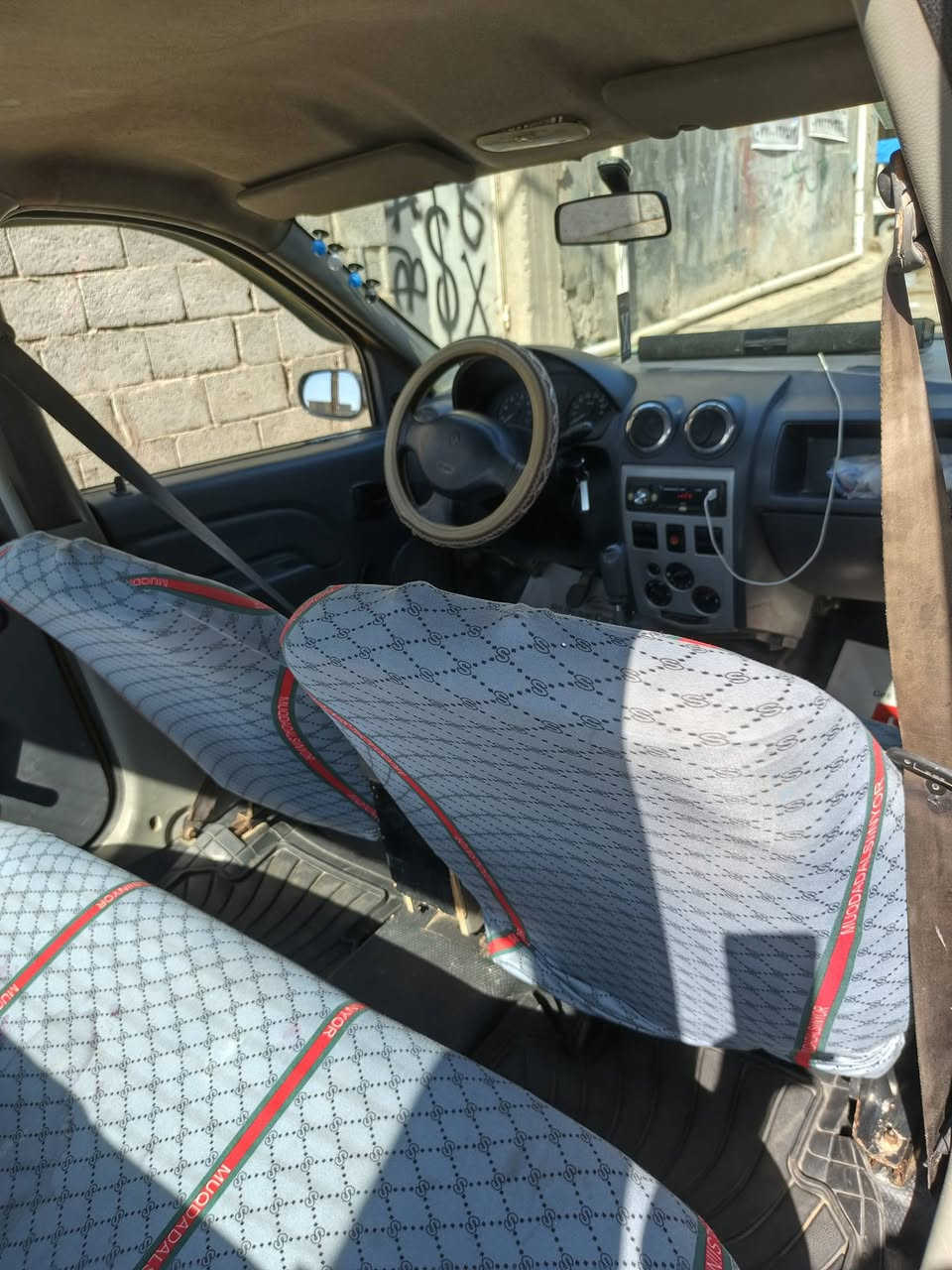 ياالله يارزاق من رخصت الادمن رينو الوكان موديل 10 سياره احله من صوره هلالات معمرات كير ومكينه كفاله مصفره هيها وغرامات سياره احله من صوره تحويل ثاني يوم العنوان بغداد سعر 37 وبيها مجال الطيبين رقم بغداد ***********
