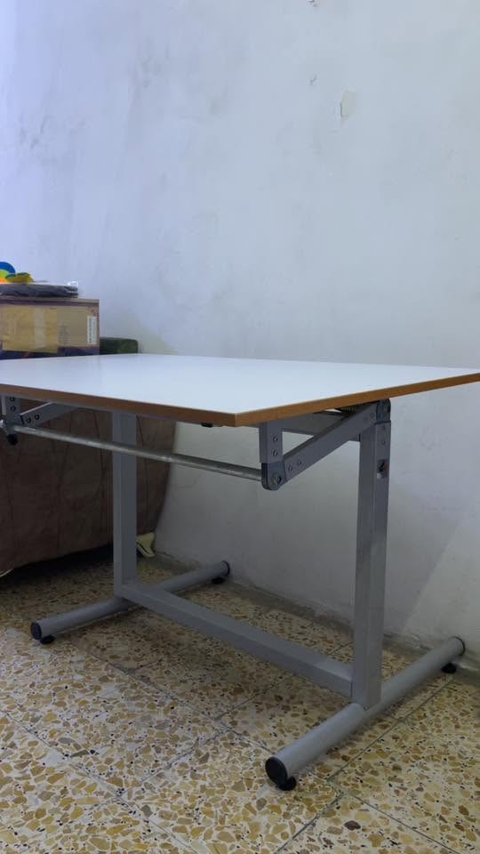 ميز هندسي مع كرسي دوار للاستفسار واتساب
***********
