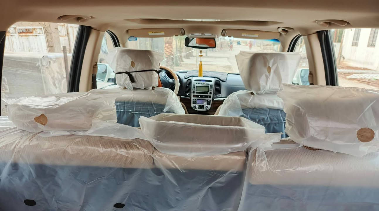 سلام عليكم 
نوع سيارة سنتافيا 
موديل 2011 خليجي 
فول مواصفات 1/1
فتحة سقف 
بصمة مع ابواب هم بصمه 
كشنات كهربائية 
تحكم استيرن 
رقم بغداد سنوية جديدة
سبعة راكب 
تخم تأير 
المرايات مرئ
محرك مكفول شرط 3600
كير مكفول شرط ب جيس
سيارة متعوب عليها مال جني 
سيارة مكفولة من تبديل والضربة
سيارة شركة شوفت عينك
تجي وتشوفها احلئ من صور 
سعر 162 وبيه مجال قليل 
عنوان بغداد 
رقم الهاتف ***********
