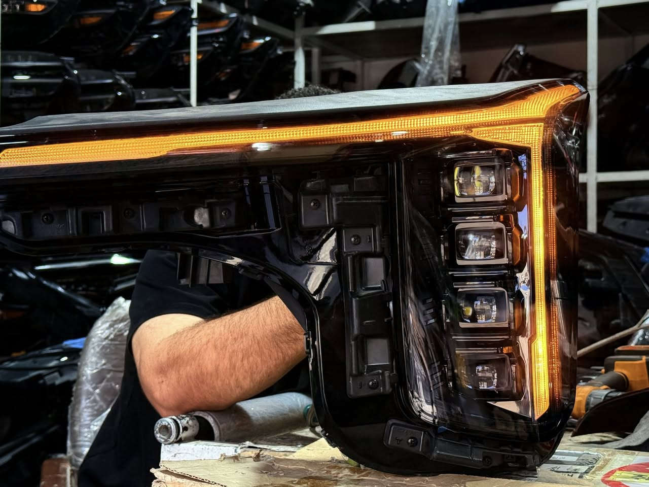 حسين الدراجي 
سوق بغداد القصر الأبيض 
لايت بك لايت مرايا 
📞***********
📞***********
