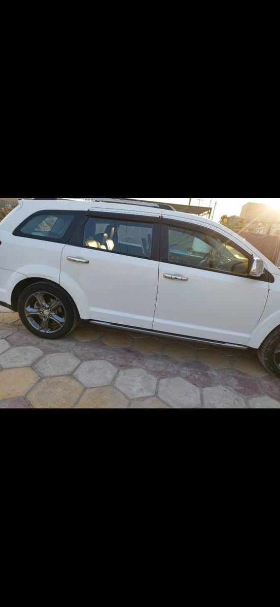 سلام عليكم  دوج جورني سته سلندر سبعه راكب 3قطع تبريد  لون ابيض  سبعه راكب ويل كروم فول مواصفات ماعدي الفتحه تبريد ثلج  موديل 14 ا حادث في الخلف كير مكينه  خير من الله. حداديه جديده تايرات جدد  سياره حلوه رقمها نجف بسمي مداور ثاني يوم. مشروع وطني   بصمتين ابواب  تشغيل عن بعد  . حساسات كلها 
شغاله ماتخسر عليها ولا ربع مكاني ناصريه الاسكان الصناعي  غير متواجد. عل فيس  اتصال علا الرقم التالي ***********  جهاز تتبع GBS بيها شاشه چبيره    تحكم ستيرن.جهتين  كشن مال السايق بي تحكم.  زراگه علا الجامه الخلفيه  لايت عالي زنون ناصي اصفر    كروس رود فئتها بيها هواي موصفات بعد.
