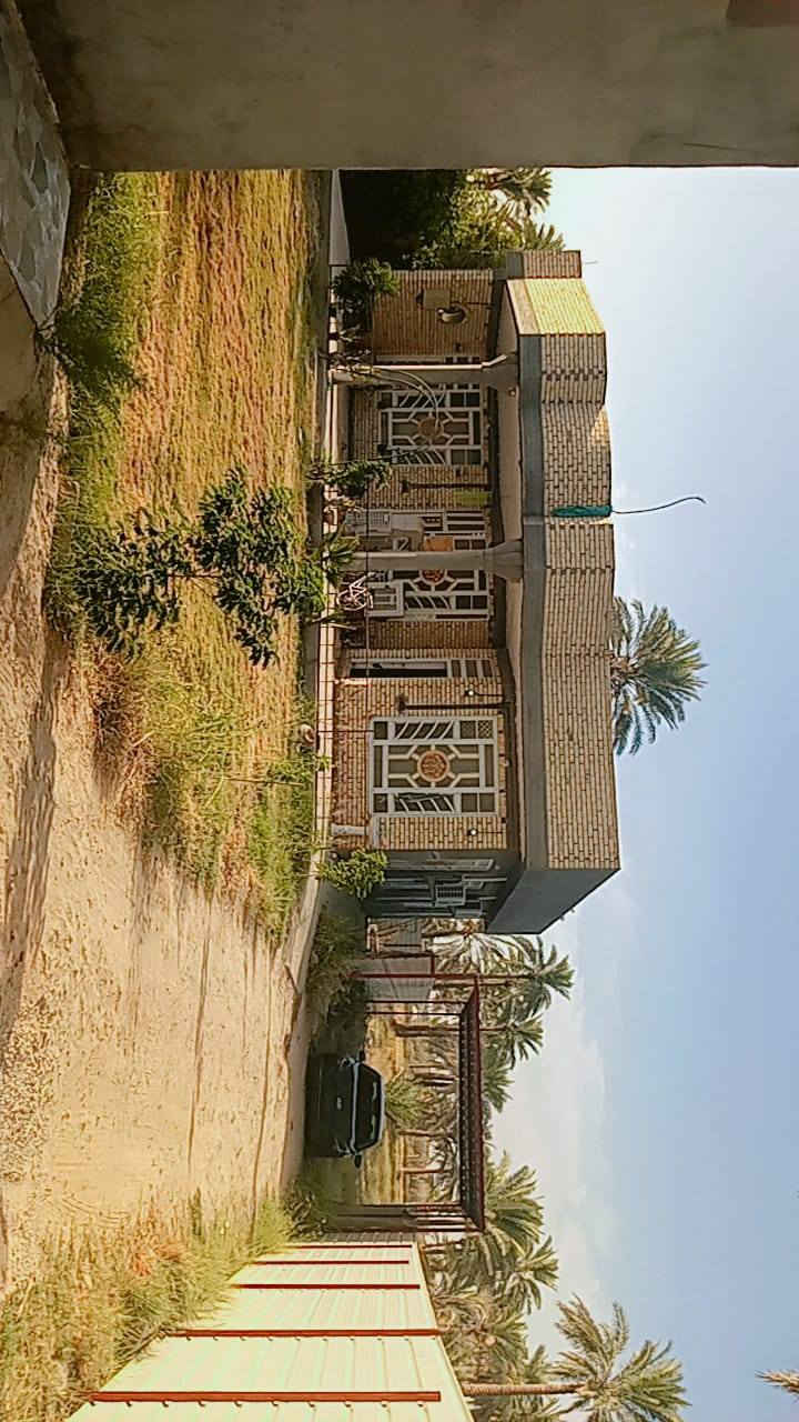 السلام عليكم دونم ونص مع بيت تفاصيل البيت استقبال مطبخ صاله كبيره غرفتين نوم صحيات داخليه وخارجيه العنوان بابل المهناويه قريه خمسه عل شارع العام شارع لاساله....***********
