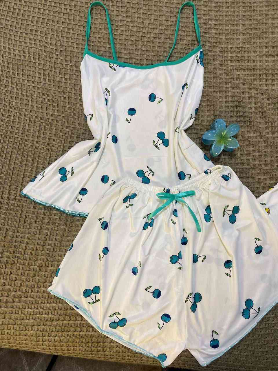 شورت وكيمونه الخامه زبده حرير الاصلي شرط الفحص أمام المندوب
قياس فري سايز يلبس وزن من 50 آلي 85كيلوو وخامه اليكره نقشات كرز 
جملة فقط توصيل لجميع المحافظات


**إذا كنت صاحب هذا الإعلان وتريد حذفه لأي سبب، رجاءا أرسل رسالة إلى الدعم الفني**