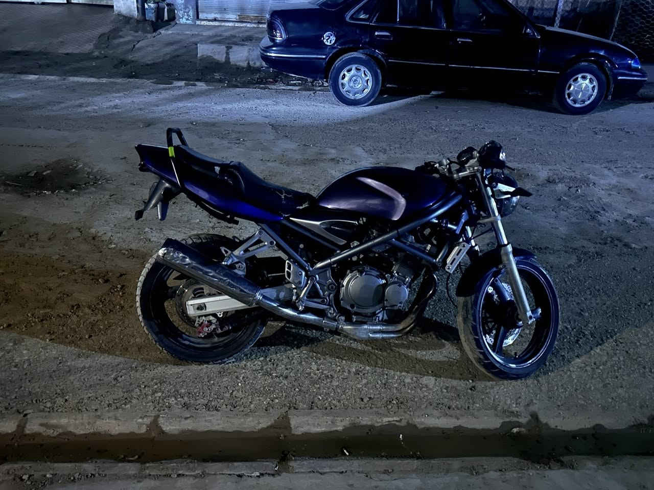 سلام وعليكم باندة بطح كرستال ربع مكفولة 2006 اوراق كاملة الدراجة كاملة ترايك للبصرة الدراجة كاملة مي اخضر دهن جديد باتري جديد سعر الدراجة 900 مكانها ديالى رقم ***********
