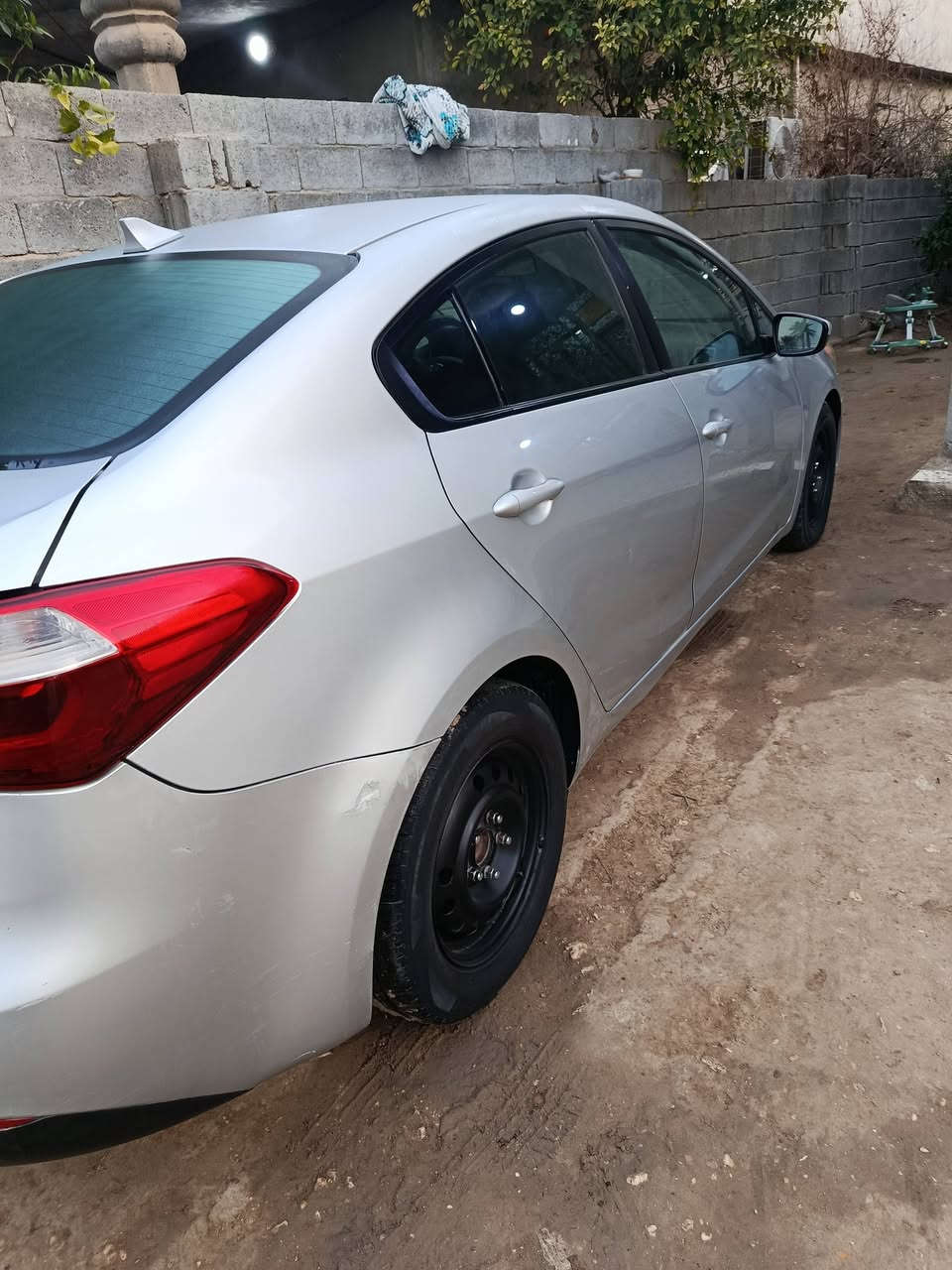 كيا فورتي ٢٠١٦ وارد امريكي .مكينه ٢٠٠٠دوش بدون صبغ ليبل واحد فقط قبق الجنطه بارد رقم كربلاء . جاهزه مكينه مامفتوحه . كير. حداديه .تبريد . كلهه جاهزه . السعر ١١٦$ مكان السياره كربلاء . للاتصال. ***********٥
