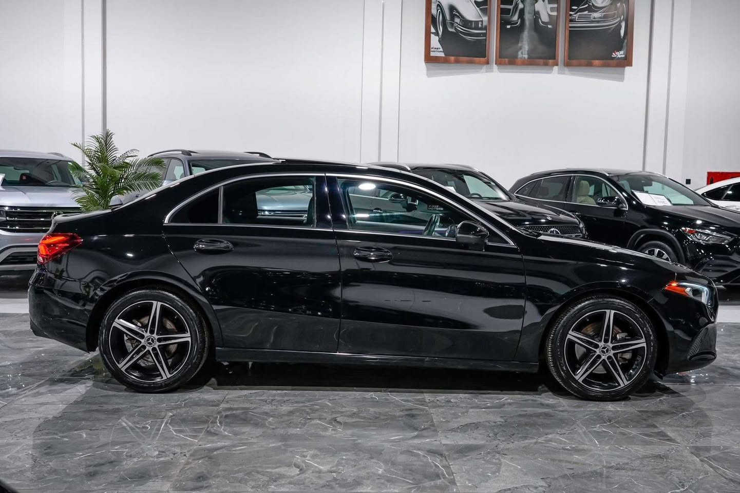 کوردی /عربی 
*********
دروستكراوي :- Mercedes
مۆدێل :  A220 
ساڵ : 2021 
پارچە رەنگراو: 3 پارچە بویاغە
پێش و پشتی کەپسە 
نرخ : 22000$
بزوێنەر :V4 2.0L
بگۆری بزوێنەر : automatic 
سوتەمەنی : بنزين 
دۆخ : بەکارهاتوو
ماوەی ڕۆشتوو: 43 mile   
تابلو ئوتومبێل : هەولێر  
***********
النوع : Mercedes
المودیل :A220 
السنة : 2021  
ضرر: ٣ قطعە صبغ 💎 
بجم خلف کبس 
السعر : 22000$
المحرك :  V4 2.0L
ناقل الحركة: automatic
نوع الوقود : بنزين  
الحالة: المستخدم 
عدد اميال : 43 km        
رقم السیارە:اربیل
**********
***********
*********** أربيل, العراق


**إذا كنت صاحب هذا الإعلان وتريد حذفه لأي سبب، رجاءا أرسل رسالة إلى الدعم الفني**