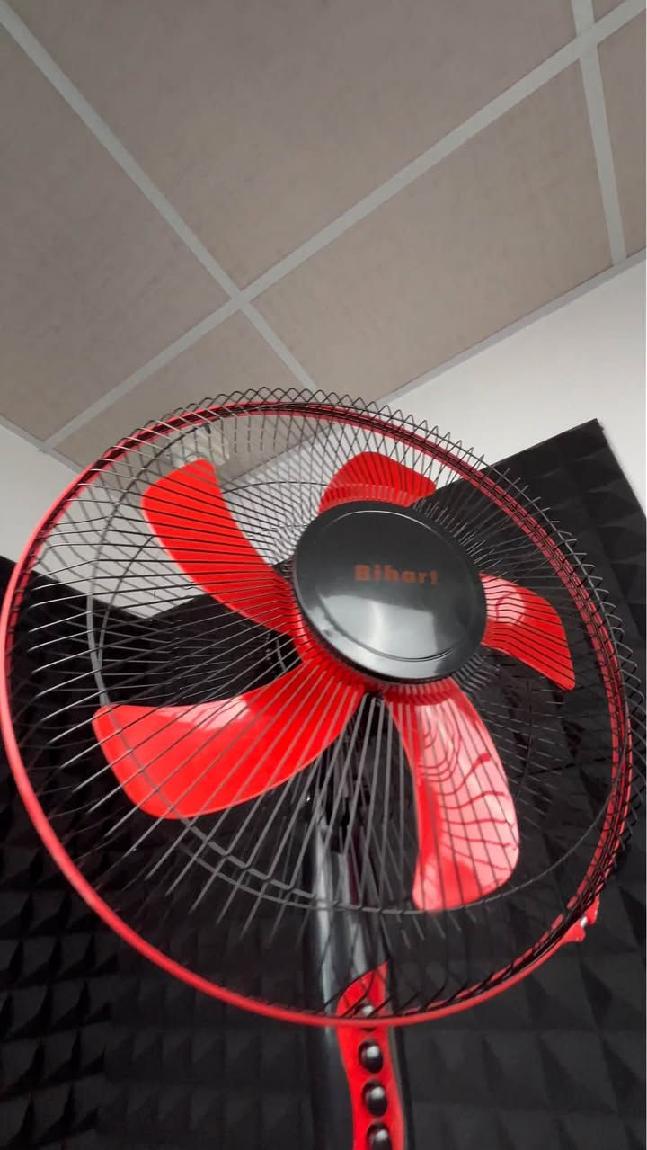 الجو صار نار ومحتاج نسمة هواء باردة تبرد عليك بيتك أو مكتبك؟ ☀️🔥

مروحة بهارات العمودية 16 إنج وصلت لتغير جو الغرفة بلحظات! 🌬️

تصميم فخم باللون الأسود والأحمر مع 5 شفرات لدفع هواء جبار 🦾

المروحة تشتغل بصوت هادئ جداً وماطور اقتصادي يصحى وياك ب40 واط بس ✨

بيها 3 سرعات مختلفة مع ميزة الدوران الأفقي واسع الزاوية لتغطية الغرفة ✨

ارتفاعها قابل للتعديل لحد 120 سم مع قاعدة دائرية ثابتة تمنع الاهتزاز 💎

اطلبها هسة واستمتع بأقوى تبريد وانتعاش بأقل سعر.! 👇 بغداد, العراق


**إذا كنت صاحب هذا الإعلان وتريد حذفه لأي سبب، رجاءا أرسل رسالة إلى الدعم الفني**
