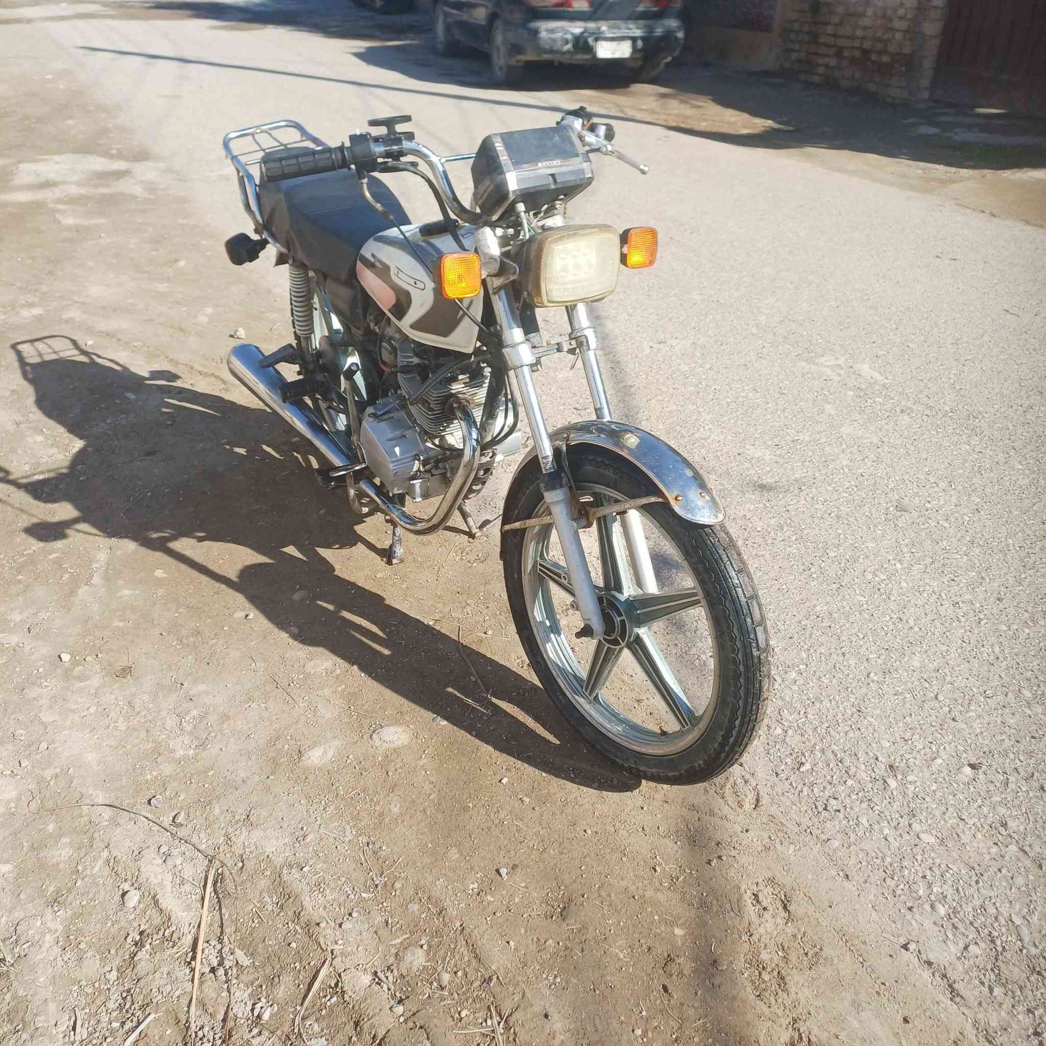 السلام عليكم دراجة سيفان موديل 20  لبيع اوراق موجودة المكان ديالى العبارة رقم الهاتف ***********
