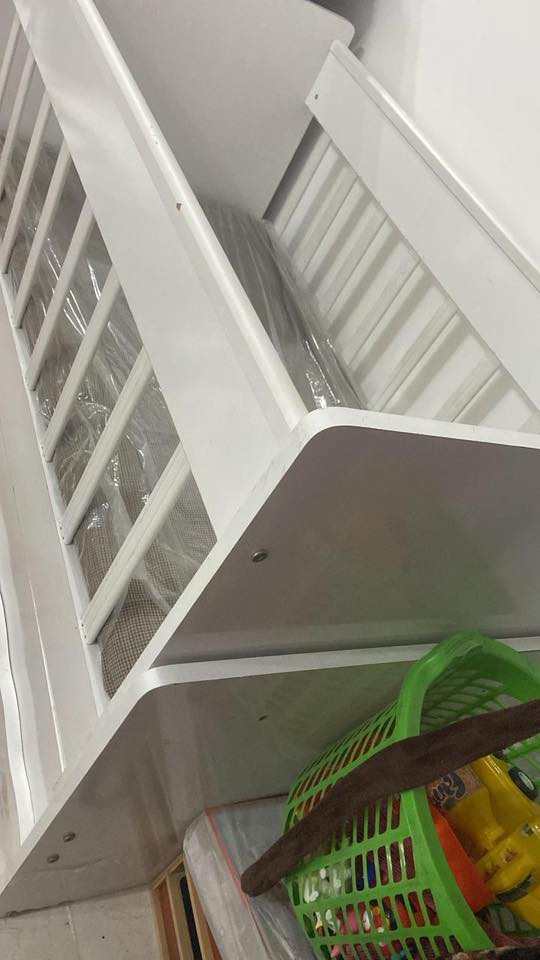 تخت ثقيل مال اطفال للبيع ***********
