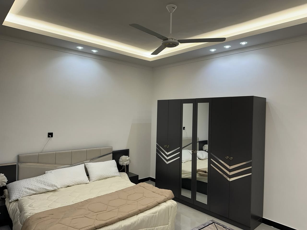 🔥شقةVvip للايجار في المنصور تحتوي على غرفتين وصالة ومطبخ وخدمات تحتوي على مصعد 
سنة بناء الشقة 2024
 
العنوان: المنصور/ حي المتنبي
ملاحظة الاثاث فوق الدرجة الاولى
_____
#للاتصالات:
***********
