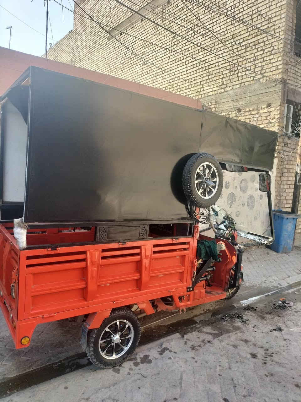 السلام عليكم اقره المنشور قبل لاتعلق ستوته شحن للبيع مال خبزه اذا عندك مشروع على باب الله جاهزه كبل للشارع حط غراظك واطلع الحجم الكبير 6 بطاريات موديل 25 بصمه ناطقه  دشبول شاشه الكترونيه  برغي مامفتوح بيها اظافي بطاريات عدد 6 يعني بيها 12 بطاريه جدد اسبير عدد 2 وياها + جك ويل سبانه رباعيه +شاحنه عدد 2 وياها جامه اماميه تفصال الستوته خير من الله يشهد الله استعمال قليل جدآ السعر مليونين وبيها مجال قليل جدآ حك الجيه عنواني بغداد الرصافه هاتف ***********
